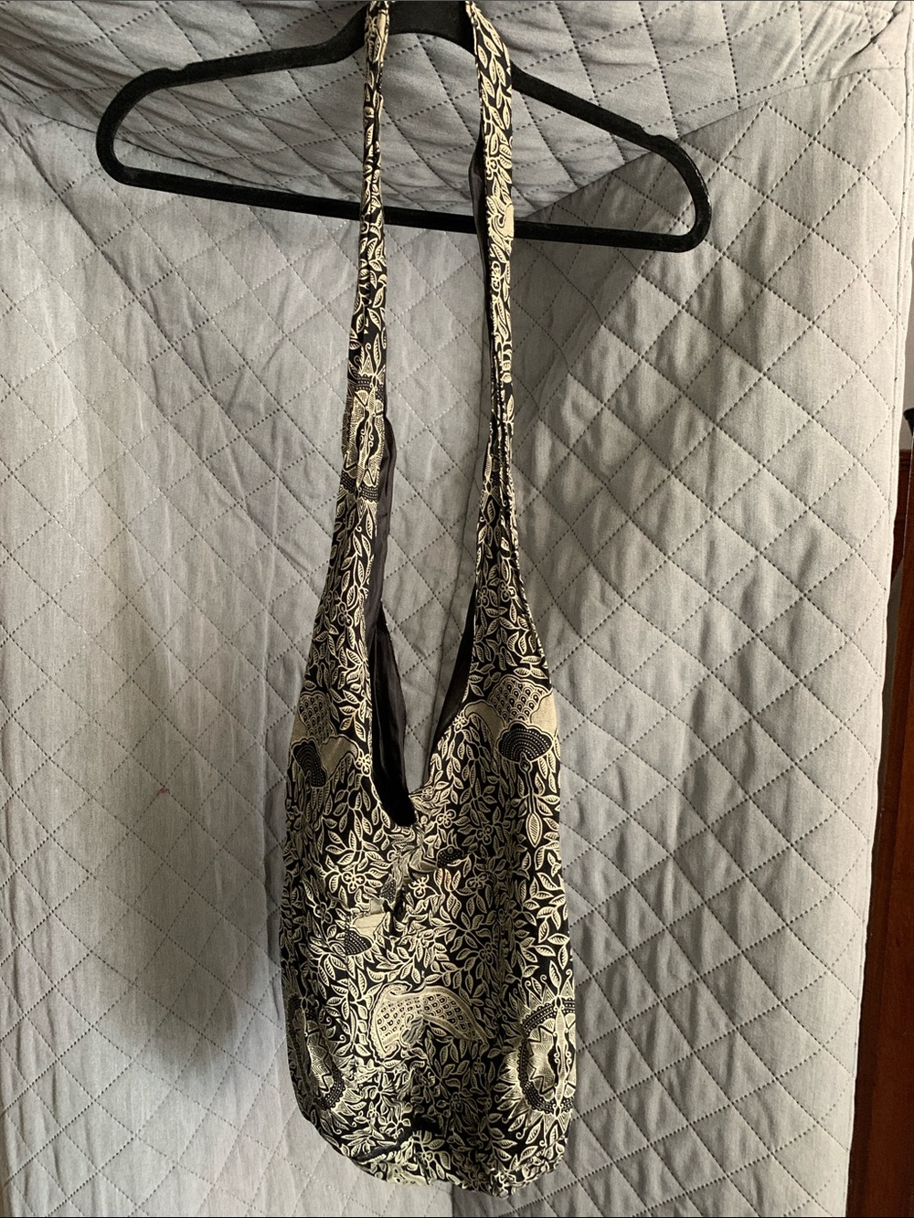 #506 Black and Cream Floral Sling Shoulder Bag